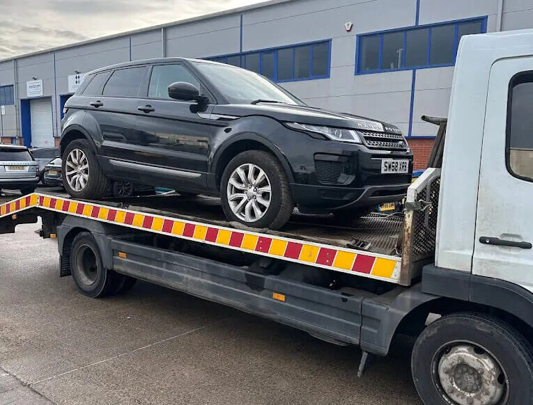 سطحة إنقاذ سيارات معطلة